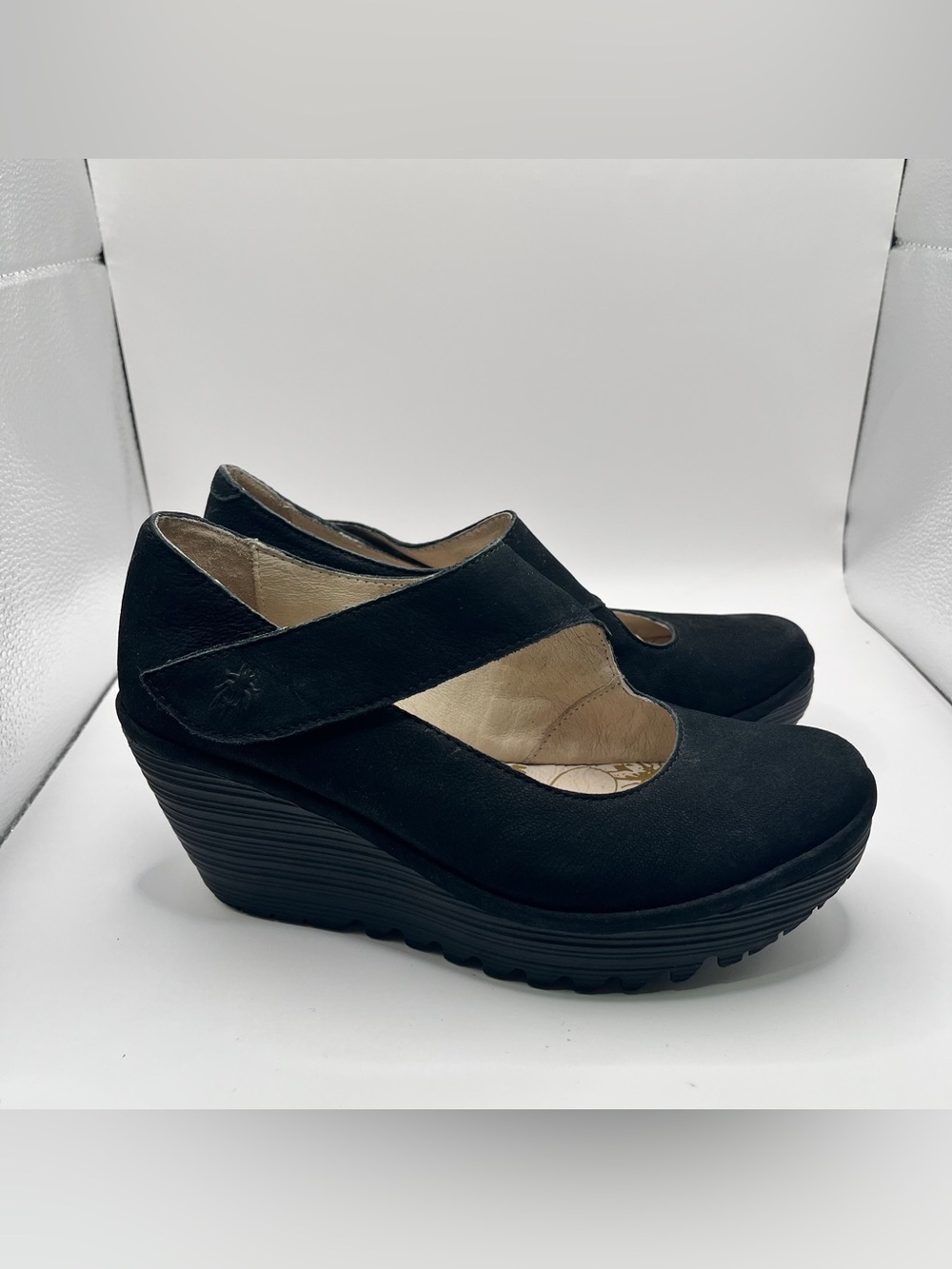FLY London YASI682FLY Wedge Pump Size 37 US 6.5-7 black Mary Jane